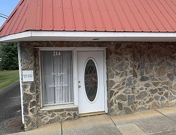 FOR RENT OFFICE SUITE IN DOWNTOWN LINCOLNTON AREA: